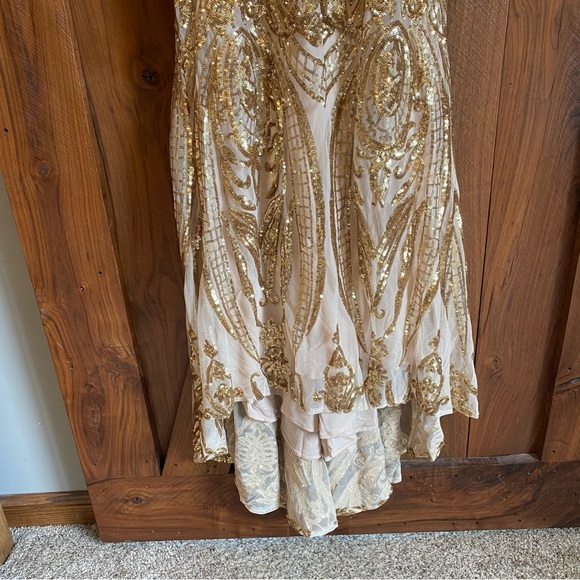 Gold sequence gown - Picture 8 of 10